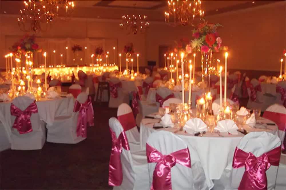The Chateau Bloomington Hotel And Conference Center Екстериор снимка