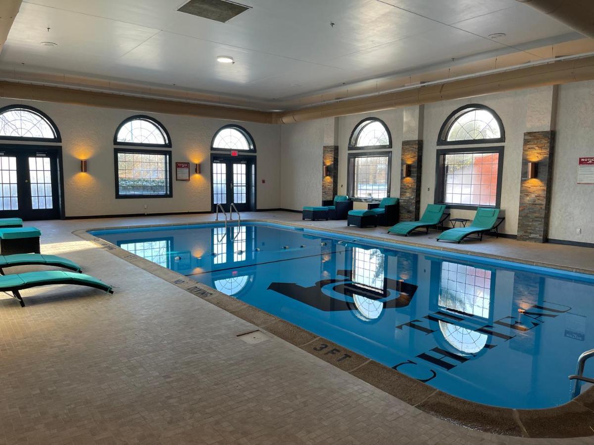 The Chateau Bloomington Hotel And Conference Center Екстериор снимка