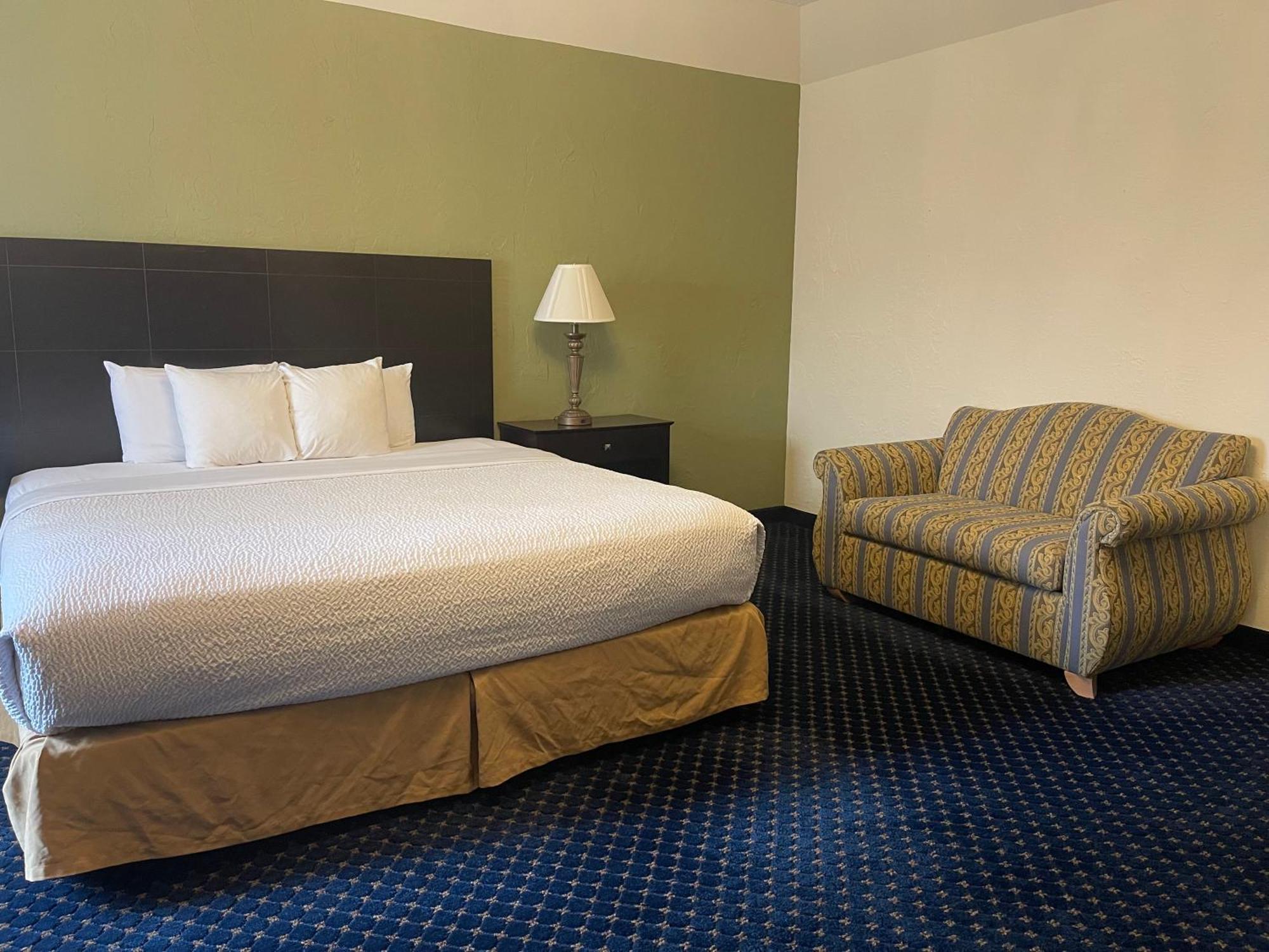 The Chateau Bloomington Hotel And Conference Center Екстериор снимка