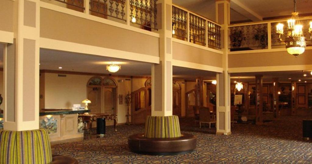 The Chateau Bloomington Hotel And Conference Center Екстериор снимка