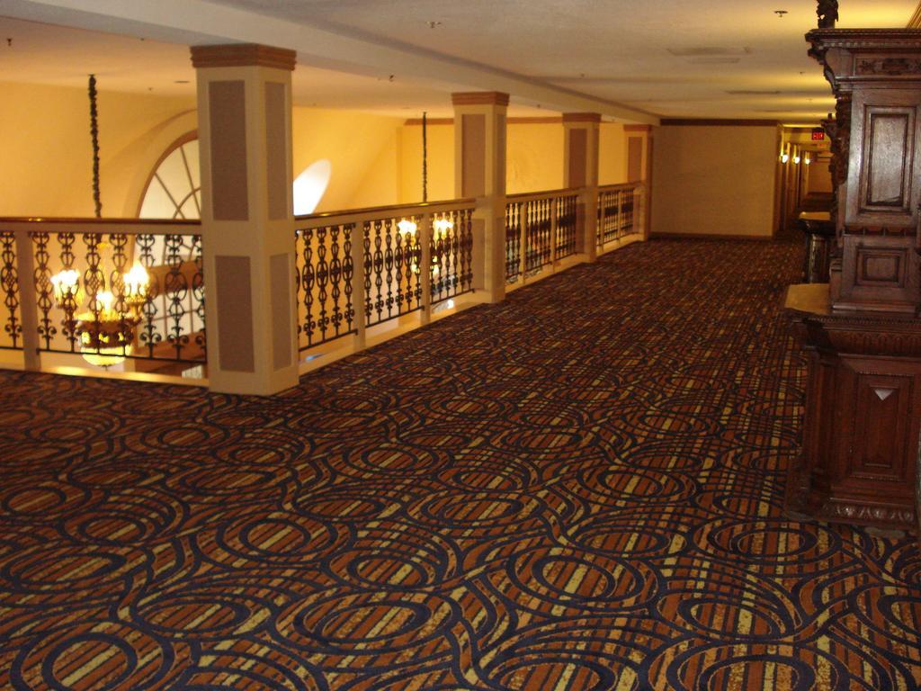 The Chateau Bloomington Hotel And Conference Center Екстериор снимка