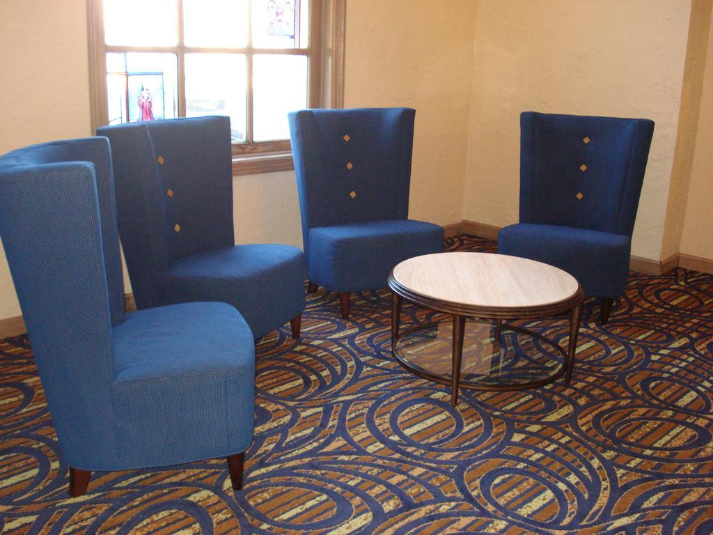 The Chateau Bloomington Hotel And Conference Center Екстериор снимка