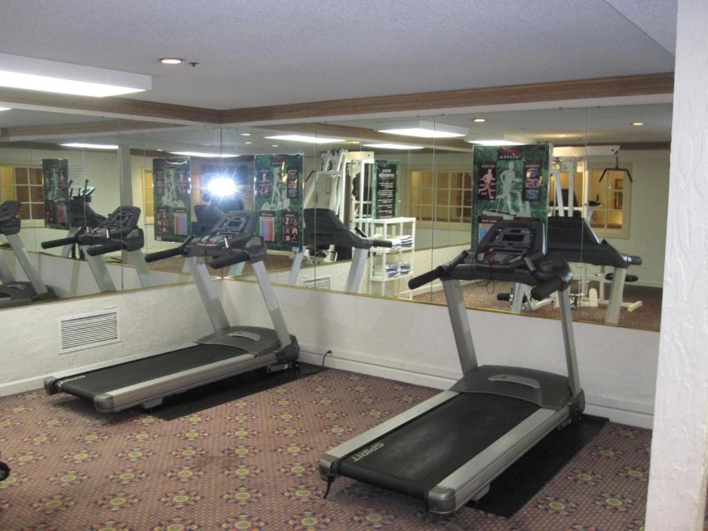 The Chateau Bloomington Hotel And Conference Center Екстериор снимка